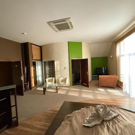 Hotel Sens